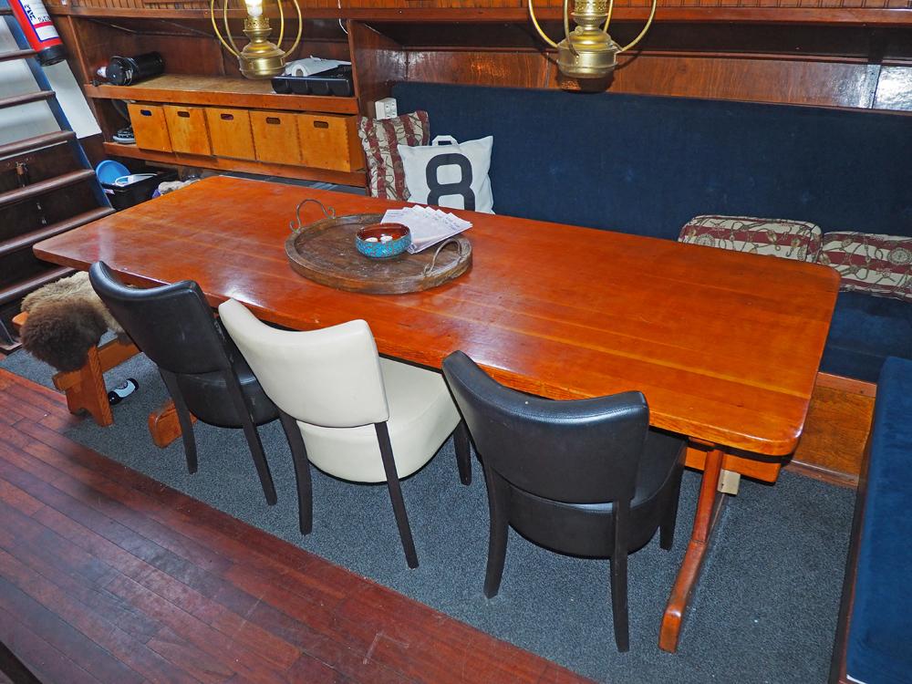 Saloon, Accommodation